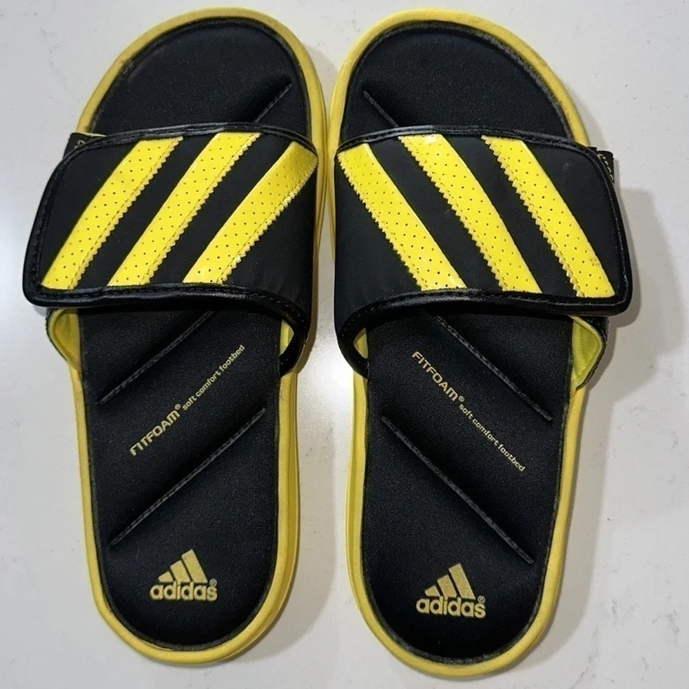 Kid’s Adidas Fit Foam Slip-On Sandals - EUC - Size 3